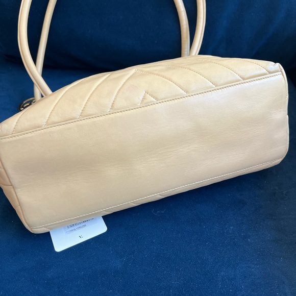 Sold Final clearance Vintage Chanel tote bag Chevron quilted - Picture 11 of 16